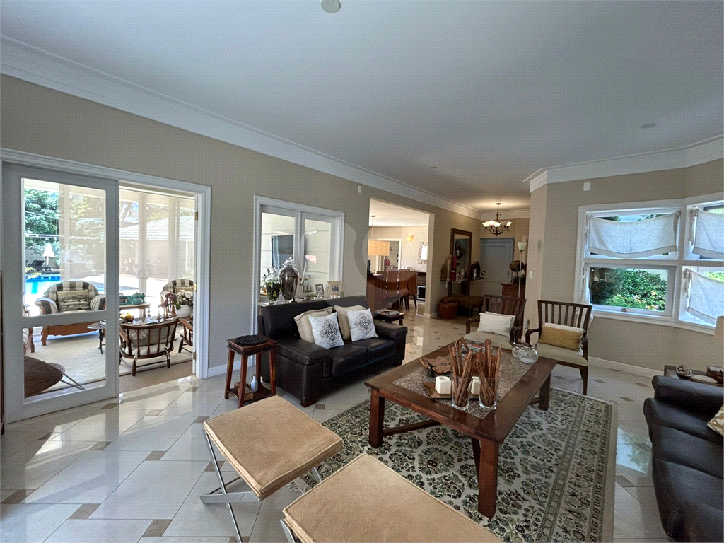 CASA DE ALTO PADRÃO À VENDA – CONDOMÍNIO RESERVA COLONIAL, VALINHOS/SP
Residência Exclusiva com 521 m² de Construção em Terreno de 686 m²
4 suítes | 7 banheiros | Piscina | Sauna | Área gourmet | Clube completo