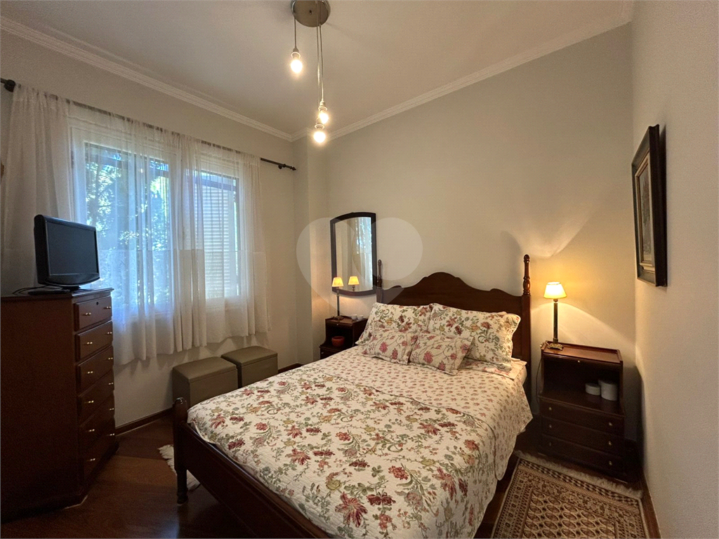 CASA DE ALTO PADRÃO À VENDA – CONDOMÍNIO RESERVA COLONIAL, VALINHOS/SP
Residência Exclusiva com 521 m² de Construção em Terreno de 686 m²
4 suítes | 7 banheiros | Piscina | Sauna | Área gourmet | Clube completo