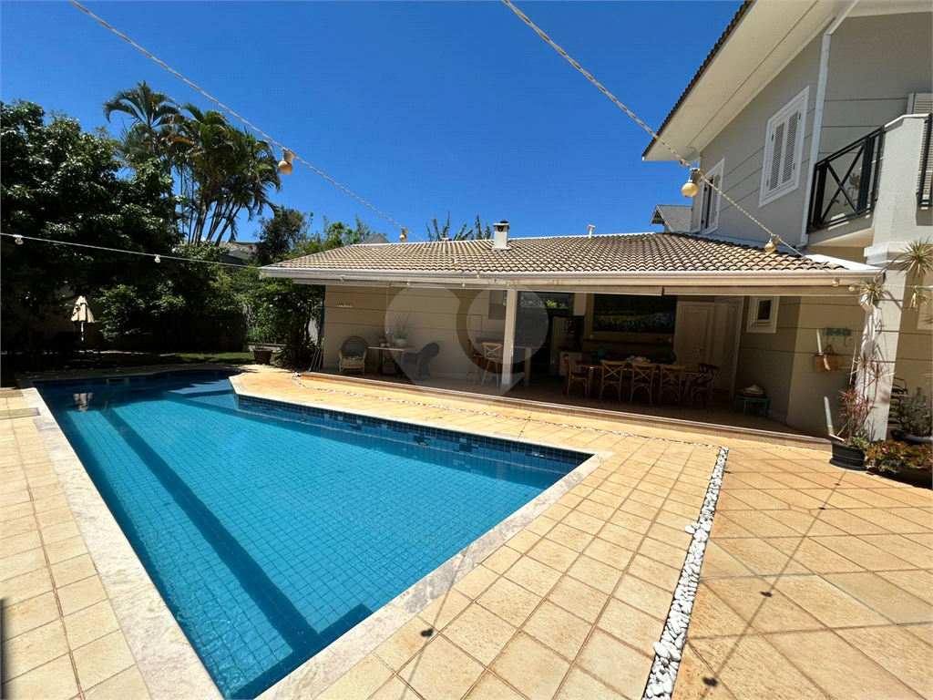 CASA DE ALTO PADRÃO À VENDA – CONDOMÍNIO RESERVA COLONIAL, VALINHOS/SP
Residência Exclusiva com 521 m² de Construção em Terreno de 686 m²
4 suítes | 7 banheiros | Piscina | Sauna | Área gourmet | Clube completo