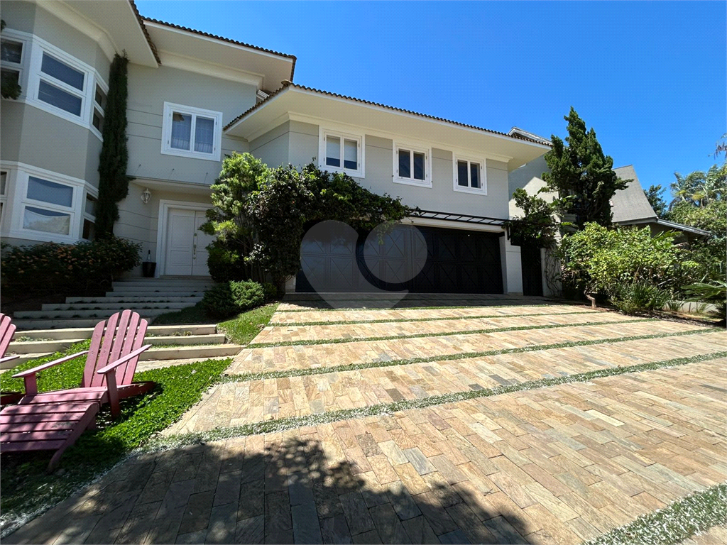 CASA DE ALTO PADRÃO À VENDA – CONDOMÍNIO RESERVA COLONIAL, VALINHOS/SP
Residência Exclusiva com 521 m² de Construção em Terreno de 686 m²
4 suítes | 7 banheiros | Piscina | Sauna | Área gourmet | Clube completo