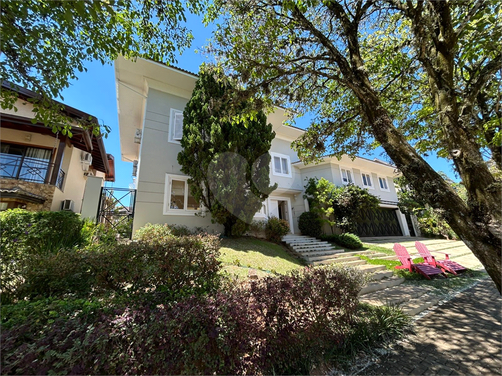 CASA DE ALTO PADRÃO À VENDA – CONDOMÍNIO RESERVA COLONIAL, VALINHOS/SP
Residência Exclusiva com 521 m² de Construção em Terreno de 686 m²
4 suítes | 7 banheiros | Piscina | Sauna | Área gourmet | Clube completo