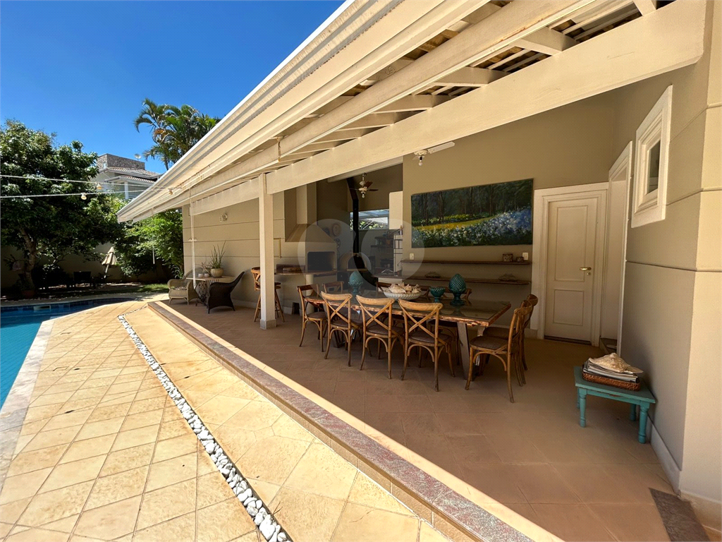 CASA DE ALTO PADRÃO À VENDA – CONDOMÍNIO RESERVA COLONIAL, VALINHOS/SP
Residência Exclusiva com 521 m² de Construção em Terreno de 686 m²
4 suítes | 7 banheiros | Piscina | Sauna | Área gourmet | Clube completo