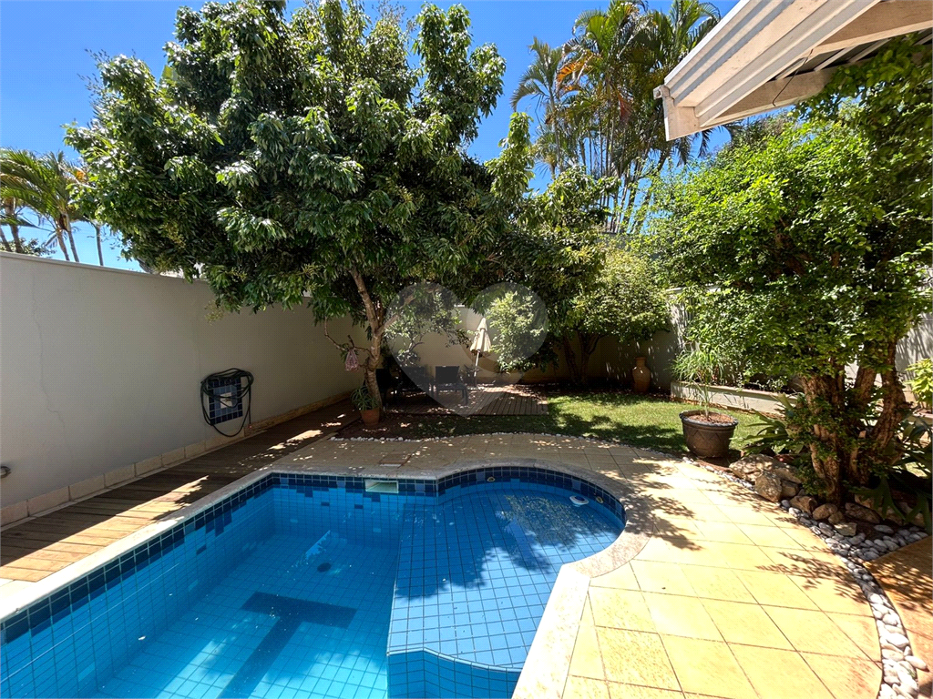 CASA DE ALTO PADRÃO À VENDA – CONDOMÍNIO RESERVA COLONIAL, VALINHOS/SP
Residência Exclusiva com 521 m² de Construção em Terreno de 686 m²
4 suítes | 7 banheiros | Piscina | Sauna | Área gourmet | Clube completo