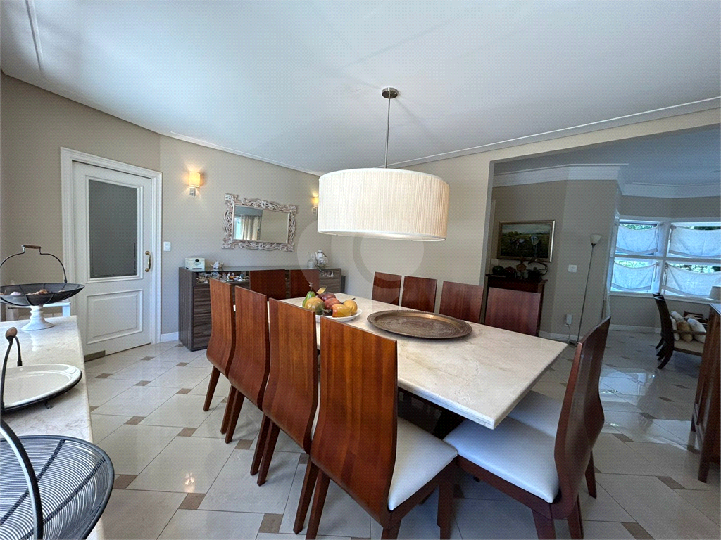 CASA DE ALTO PADRÃO À VENDA – CONDOMÍNIO RESERVA COLONIAL, VALINHOS/SP
Residência Exclusiva com 521 m² de Construção em Terreno de 686 m²
4 suítes | 7 banheiros | Piscina | Sauna | Área gourmet | Clube completo