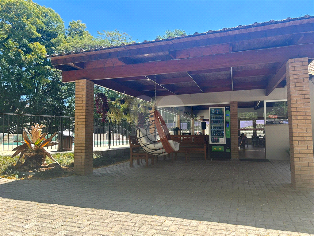 CASA DE ALTO PADRÃO À VENDA – CONDOMÍNIO RESERVA COLONIAL, VALINHOS/SP
Residência Exclusiva com 521 m² de Construção em Terreno de 686 m²
4 suítes | 7 banheiros | Piscina | Sauna | Área gourmet | Clube completo