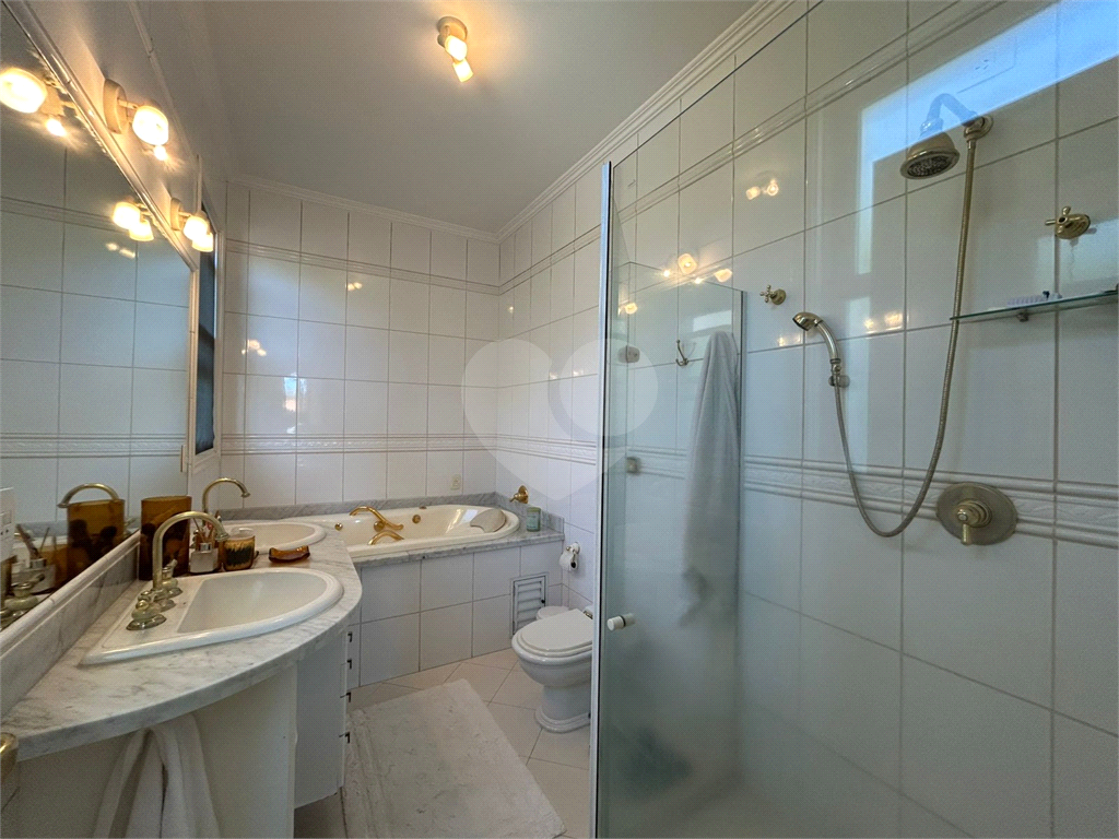 CASA DE ALTO PADRÃO À VENDA – CONDOMÍNIO RESERVA COLONIAL, VALINHOS/SP
Residência Exclusiva com 521 m² de Construção em Terreno de 686 m²
4 suítes | 7 banheiros | Piscina | Sauna | Área gourmet | Clube completo