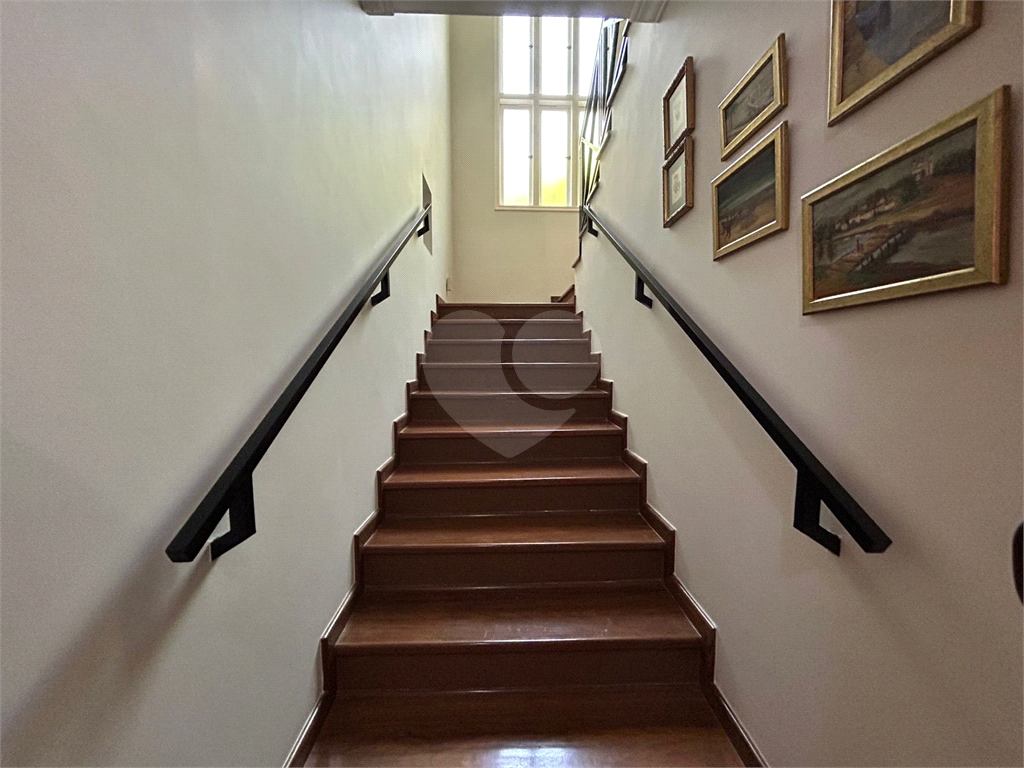 CASA DE ALTO PADRÃO À VENDA – CONDOMÍNIO RESERVA COLONIAL, VALINHOS/SP
Residência Exclusiva com 521 m² de Construção em Terreno de 686 m²
4 suítes | 7 banheiros | Piscina | Sauna | Área gourmet | Clube completo