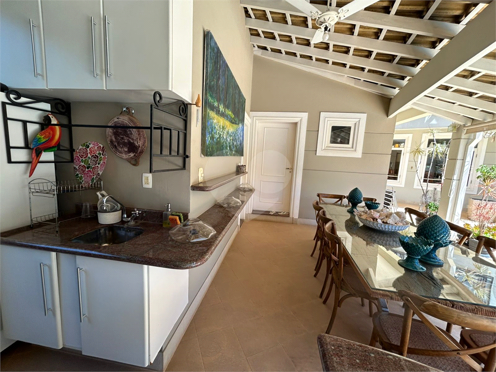 CASA DE ALTO PADRÃO À VENDA – CONDOMÍNIO RESERVA COLONIAL, VALINHOS/SP
Residência Exclusiva com 521 m² de Construção em Terreno de 686 m²
4 suítes | 7 banheiros | Piscina | Sauna | Área gourmet | Clube completo