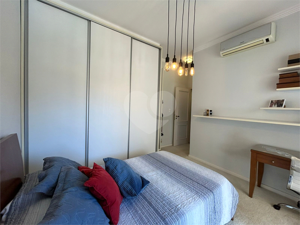 CASA DE ALTO PADRÃO À VENDA – CONDOMÍNIO RESERVA COLONIAL, VALINHOS/SP
Residência Exclusiva com 521 m² de Construção em Terreno de 686 m²
4 suítes | 7 banheiros | Piscina | Sauna | Área gourmet | Clube completo