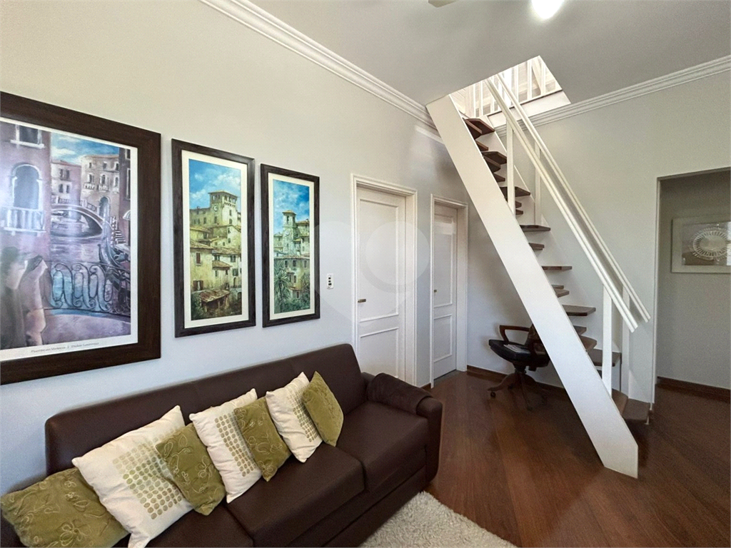 CASA DE ALTO PADRÃO À VENDA – CONDOMÍNIO RESERVA COLONIAL, VALINHOS/SP
Residência Exclusiva com 521 m² de Construção em Terreno de 686 m²
4 suítes | 7 banheiros | Piscina | Sauna | Área gourmet | Clube completo