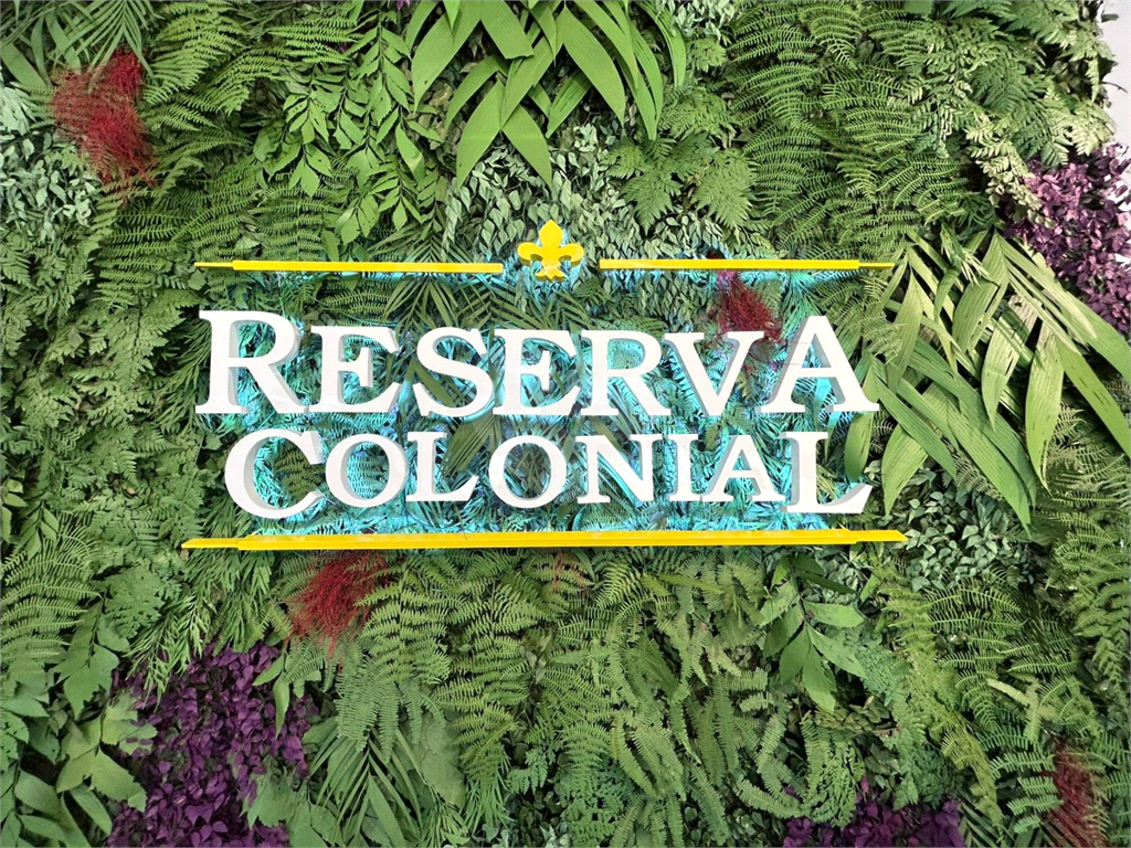 CASA DE ALTO PADRÃO À VENDA – CONDOMÍNIO RESERVA COLONIAL, VALINHOS/SP
Residência Exclusiva com 521 m² de Construção em Terreno de 686 m²
4 suítes | 7 banheiros | Piscina | Sauna | Área gourmet | Clube completo