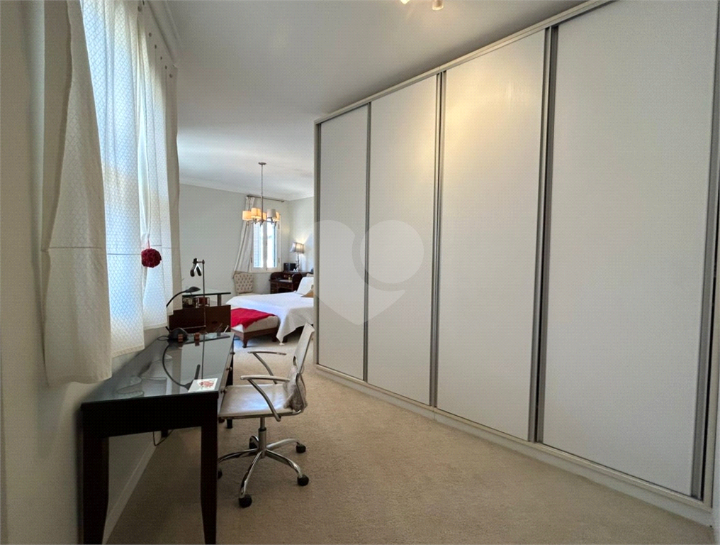 CASA DE ALTO PADRÃO À VENDA – CONDOMÍNIO RESERVA COLONIAL, VALINHOS/SP
Residência Exclusiva com 521 m² de Construção em Terreno de 686 m²
4 suítes | 7 banheiros | Piscina | Sauna | Área gourmet | Clube completo