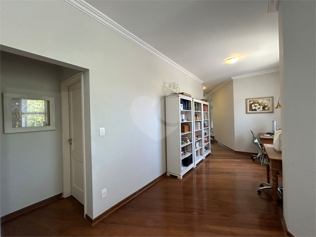 CASA DE ALTO PADRÃO À VENDA – CONDOMÍNIO RESERVA COLONIAL, VALINHOS/SP
Residência Exclusiva com 521 m² de Construção em Terreno de 686 m²
4 suítes | 7 banheiros | Piscina | Sauna | Área gourmet | Clube completo