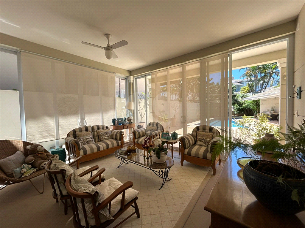 CASA DE ALTO PADRÃO À VENDA – CONDOMÍNIO RESERVA COLONIAL, VALINHOS/SP
Residência Exclusiva com 521 m² de Construção em Terreno de 686 m²
4 suítes | 7 banheiros | Piscina | Sauna | Área gourmet | Clube completo