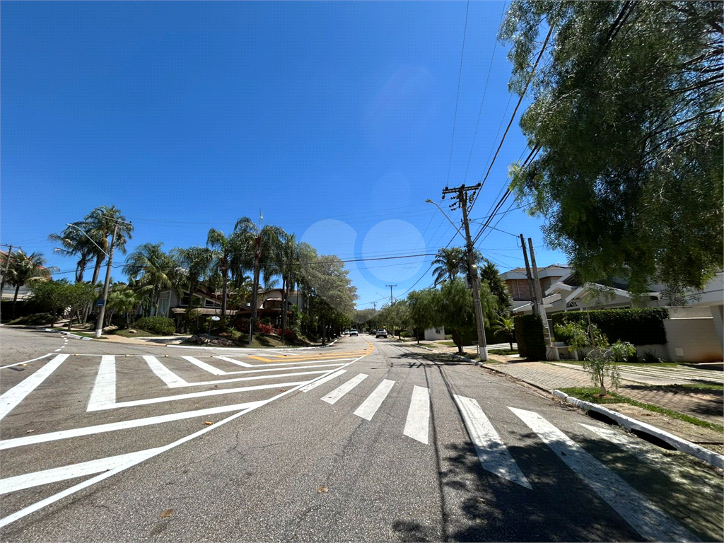 CASA DE ALTO PADRÃO À VENDA – CONDOMÍNIO RESERVA COLONIAL, VALINHOS/SP
Residência Exclusiva com 521 m² de Construção em Terreno de 686 m²
4 suítes | 7 banheiros | Piscina | Sauna | Área gourmet | Clube completo