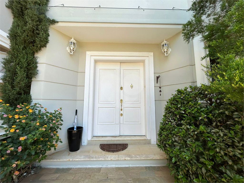 CASA DE ALTO PADRÃO À VENDA – CONDOMÍNIO RESERVA COLONIAL, VALINHOS/SP
Residência Exclusiva com 521 m² de Construção em Terreno de 686 m²
4 suítes | 7 banheiros | Piscina | Sauna | Área gourmet | Clube completo