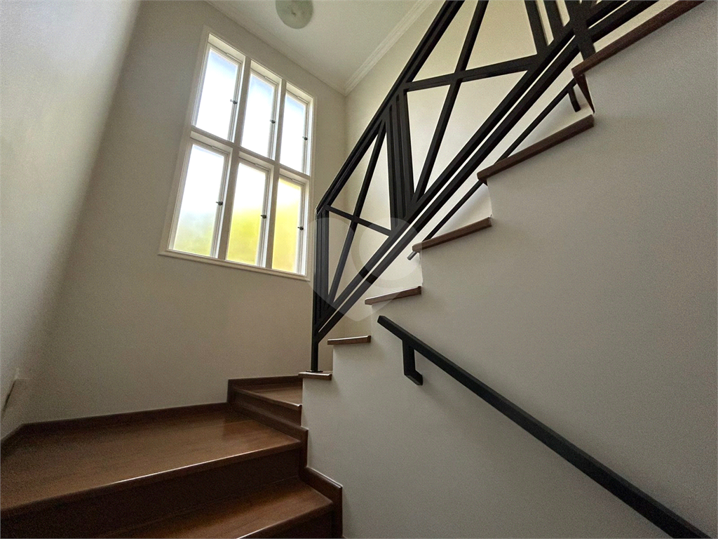 CASA DE ALTO PADRÃO À VENDA – CONDOMÍNIO RESERVA COLONIAL, VALINHOS/SP
Residência Exclusiva com 521 m² de Construção em Terreno de 686 m²
4 suítes | 7 banheiros | Piscina | Sauna | Área gourmet | Clube completo