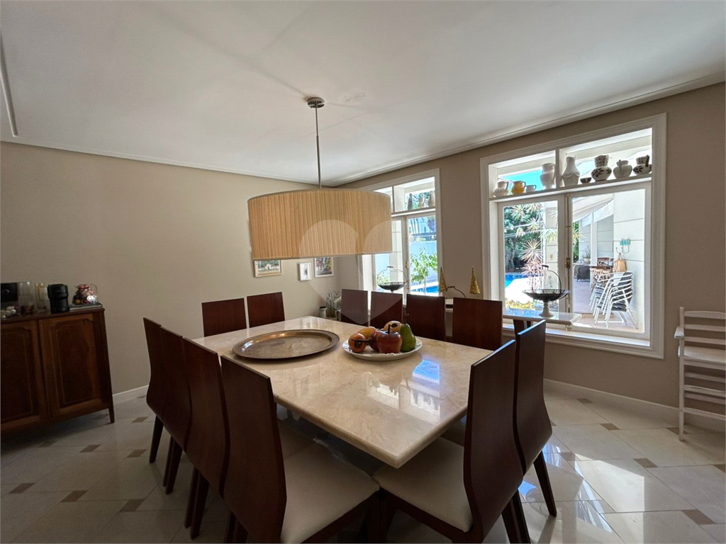 CASA DE ALTO PADRÃO À VENDA – CONDOMÍNIO RESERVA COLONIAL, VALINHOS/SP
Residência Exclusiva com 521 m² de Construção em Terreno de 686 m²
4 suítes | 7 banheiros | Piscina | Sauna | Área gourmet | Clube completo