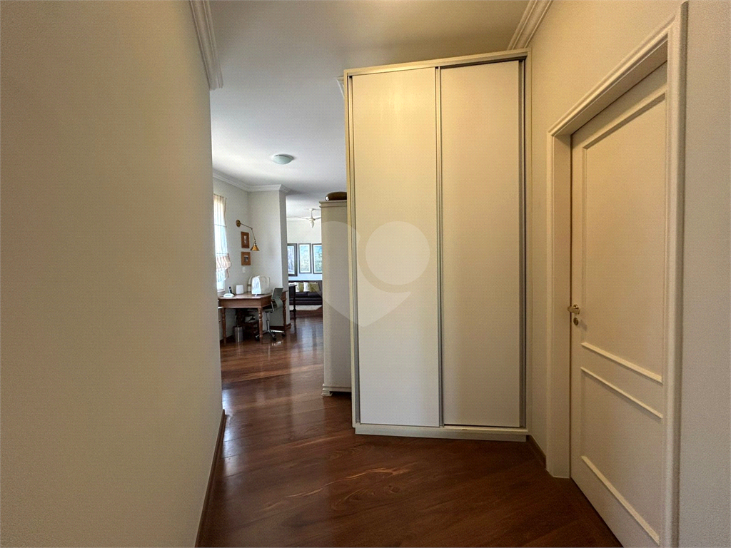 CASA DE ALTO PADRÃO À VENDA – CONDOMÍNIO RESERVA COLONIAL, VALINHOS/SP
Residência Exclusiva com 521 m² de Construção em Terreno de 686 m²
4 suítes | 7 banheiros | Piscina | Sauna | Área gourmet | Clube completo