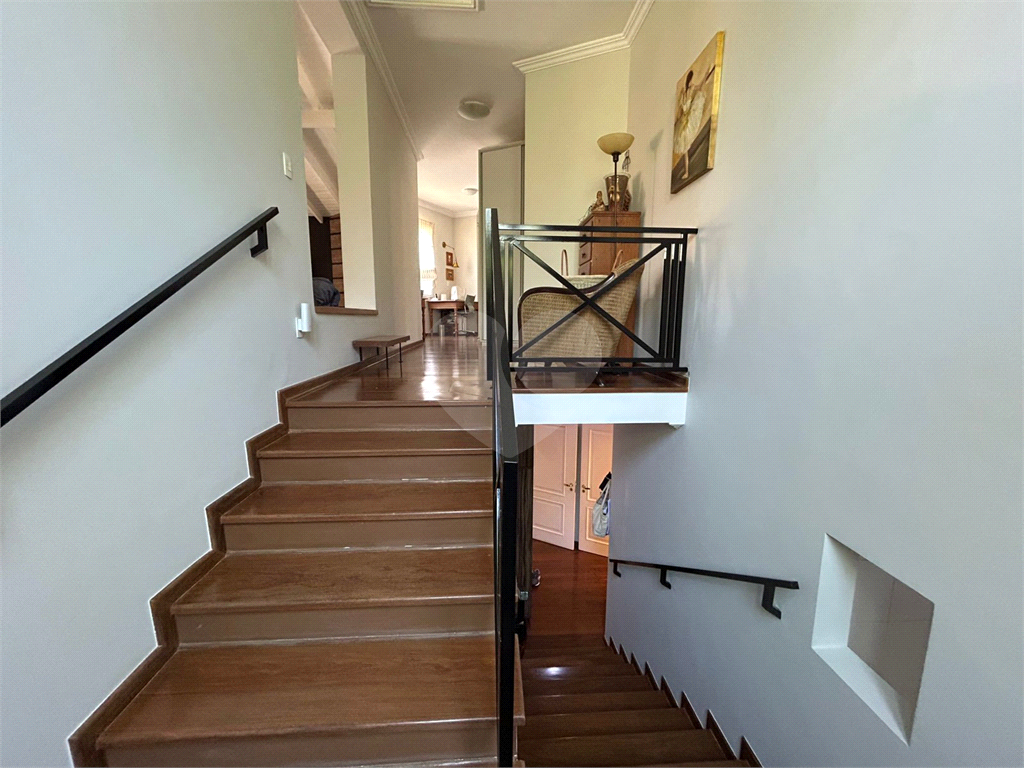 CASA DE ALTO PADRÃO À VENDA – CONDOMÍNIO RESERVA COLONIAL, VALINHOS/SP
Residência Exclusiva com 521 m² de Construção em Terreno de 686 m²
4 suítes | 7 banheiros | Piscina | Sauna | Área gourmet | Clube completo