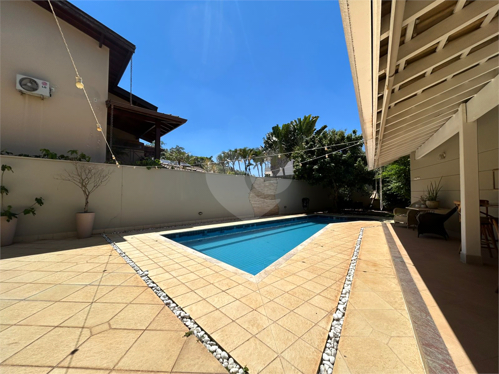 CASA DE ALTO PADRÃO À VENDA – CONDOMÍNIO RESERVA COLONIAL, VALINHOS/SP
Residência Exclusiva com 521 m² de Construção em Terreno de 686 m²
4 suítes | 7 banheiros | Piscina | Sauna | Área gourmet | Clube completo