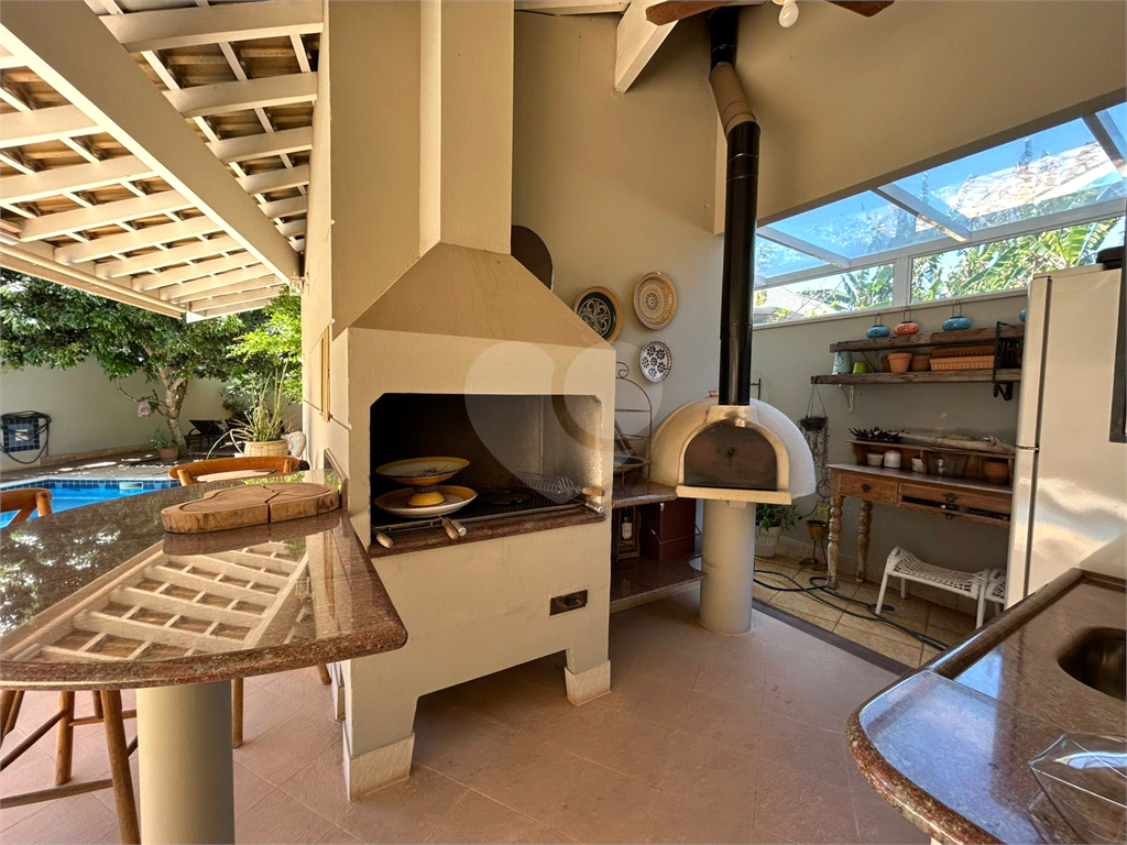 CASA DE ALTO PADRÃO À VENDA – CONDOMÍNIO RESERVA COLONIAL, VALINHOS/SP
Residência Exclusiva com 521 m² de Construção em Terreno de 686 m²
4 suítes | 7 banheiros | Piscina | Sauna | Área gourmet | Clube completo