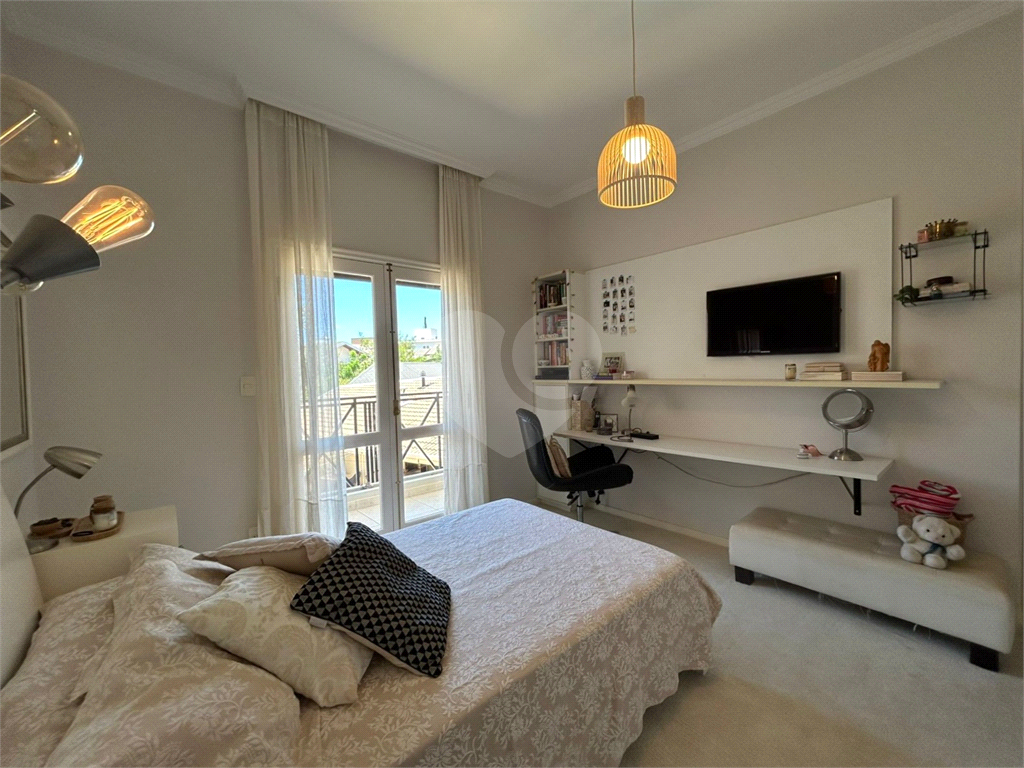 CASA DE ALTO PADRÃO À VENDA – CONDOMÍNIO RESERVA COLONIAL, VALINHOS/SP
Residência Exclusiva com 521 m² de Construção em Terreno de 686 m²
4 suítes | 7 banheiros | Piscina | Sauna | Área gourmet | Clube completo