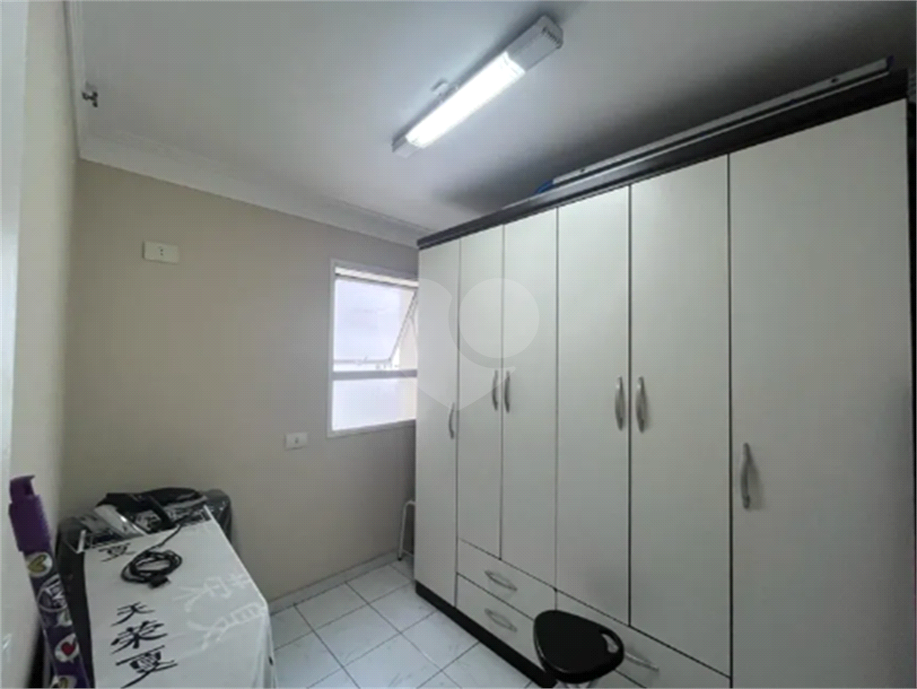 Apartamento reformado com varanda e localização privilegiada no Jardim América