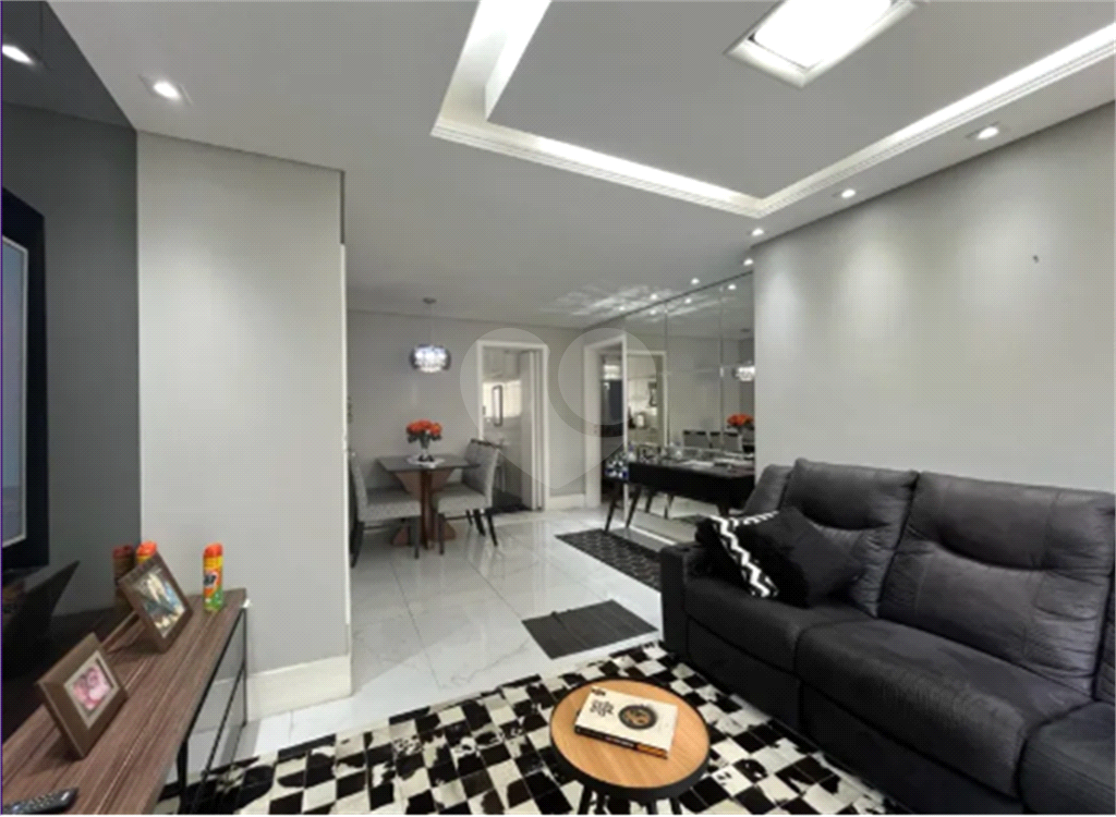 Apartamento reformado com varanda e localização privilegiada no Jardim América