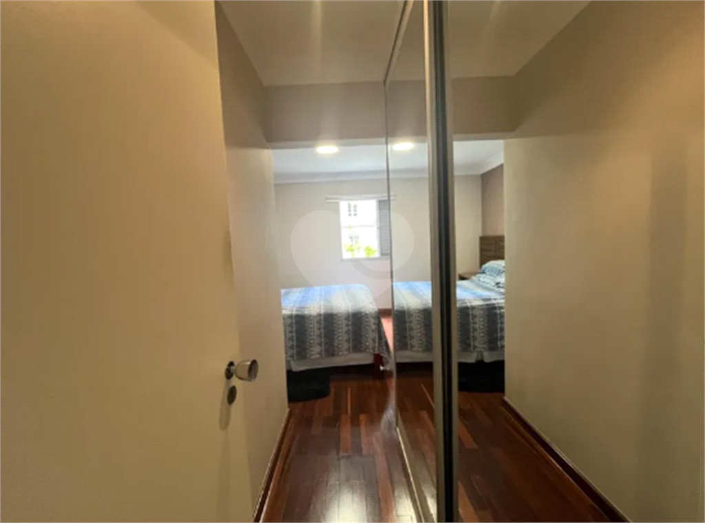 Apartamento reformado com varanda e localização privilegiada no Jardim América