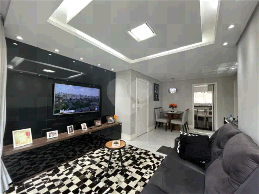 Apartamento reformado com varanda e localização privilegiada no Jardim América