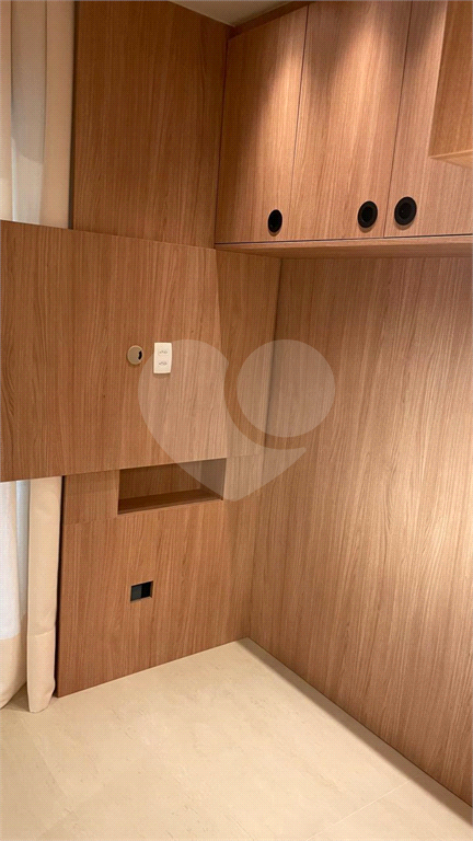 Imóvel de 71m² decorado e mobiliado 2 suítes com ar-condicionado e cozinha mobiliada 1 vaga Pinheiros