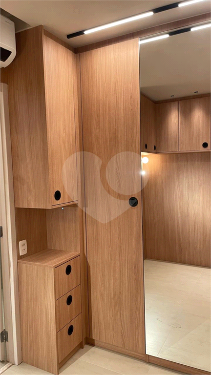 Imóvel de 71m² decorado e mobiliado 2 suítes com ar-condicionado e cozinha mobiliada 1 vaga Pinheiros