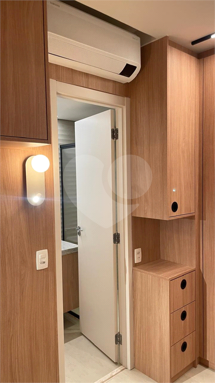 Imóvel de 71m² decorado e mobiliado 2 suítes com ar-condicionado e cozinha mobiliada 1 vaga Pinheiros