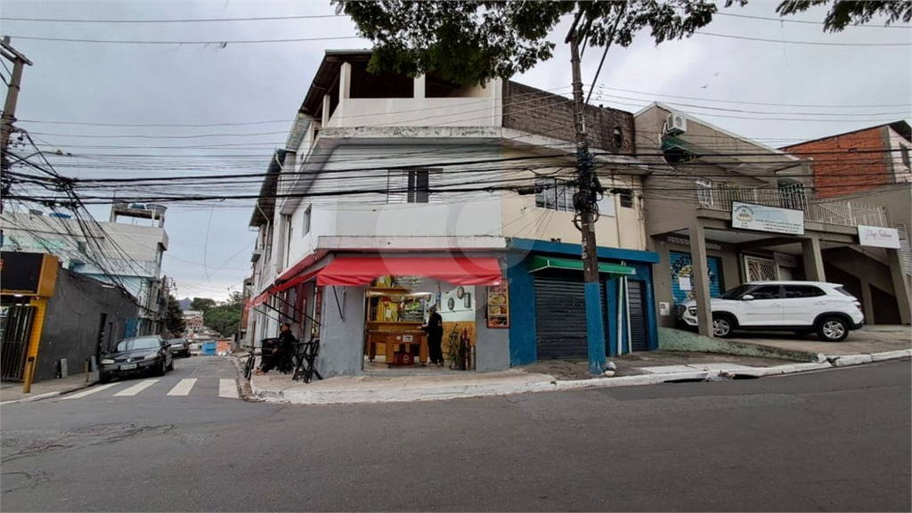 Sobrado à Venda | 430 m² | 2 dormitórios (1 suíte) | 3 edículas | 2 vagas na Vila Zatt!