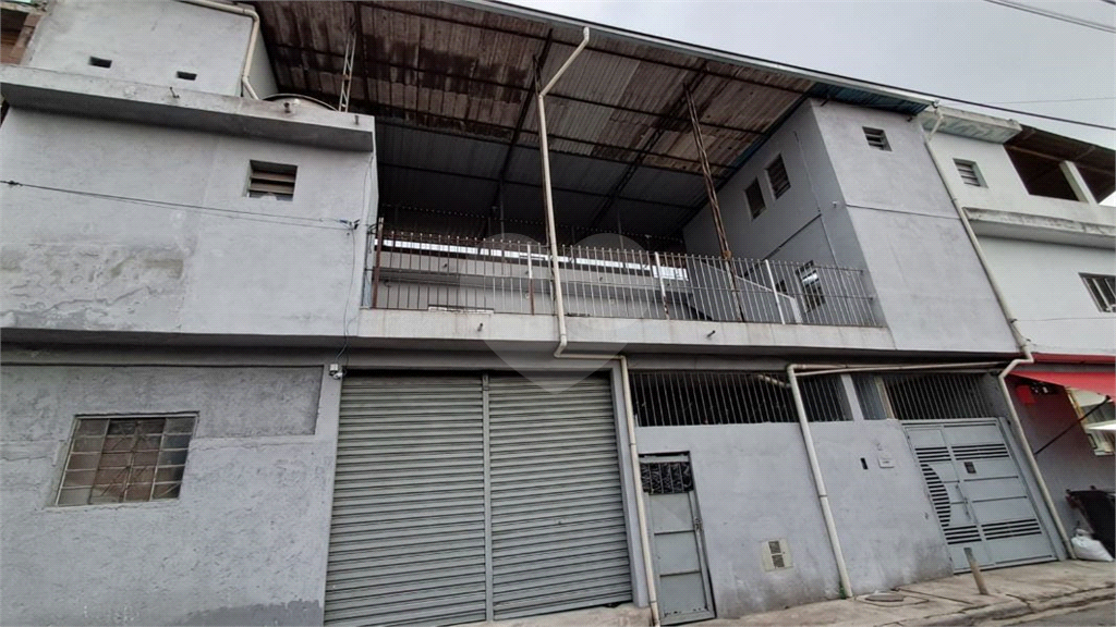 Sobrado à Venda | 430 m² | 2 dormitórios (1 suíte) | 3 edículas | 2 vagas na Vila Zatt!