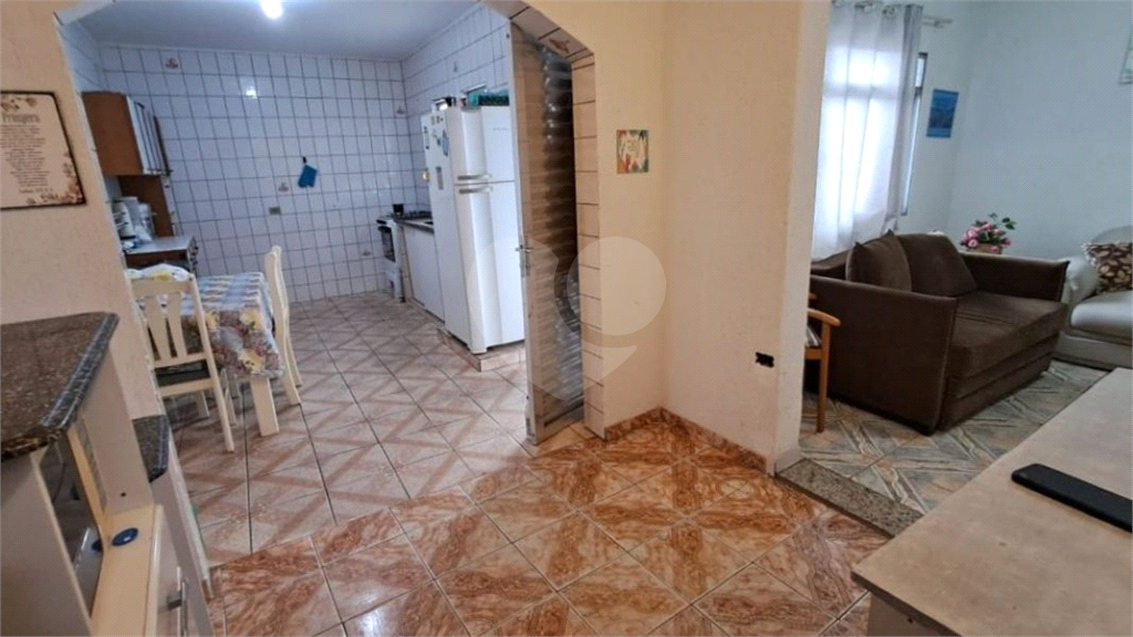 Sobrado à Venda | 430 m² | 2 dormitórios (1 suíte) | 3 edículas | 2 vagas na Vila Zatt!