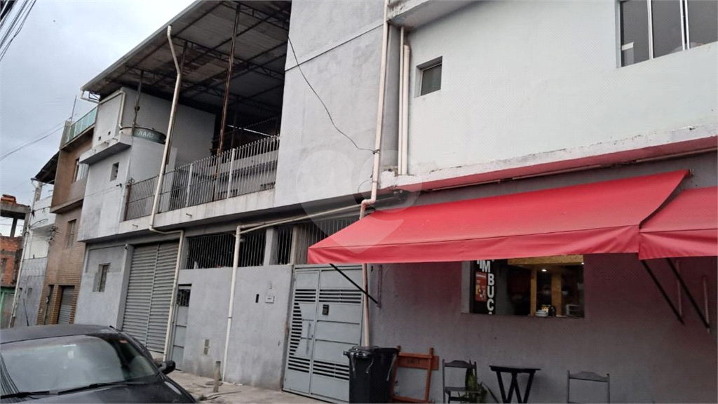 Sobrado à Venda | 430 m² | 2 dormitórios (1 suíte) | 3 edículas | 2 vagas na Vila Zatt!