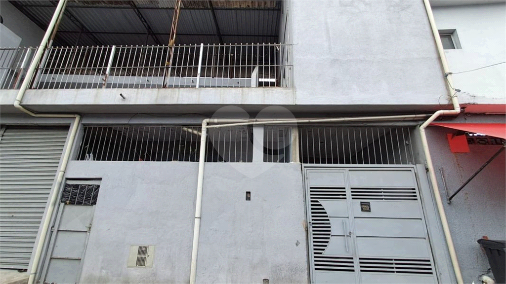 Sobrado à Venda | 430 m² | 2 dormitórios (1 suíte) | 3 edículas | 2 vagas na Vila Zatt!