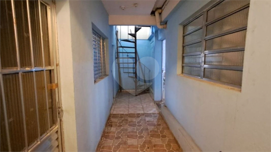 Sobrado à Venda | 430 m² | 2 dormitórios (1 suíte) | 3 edículas | 2 vagas na Vila Zatt!