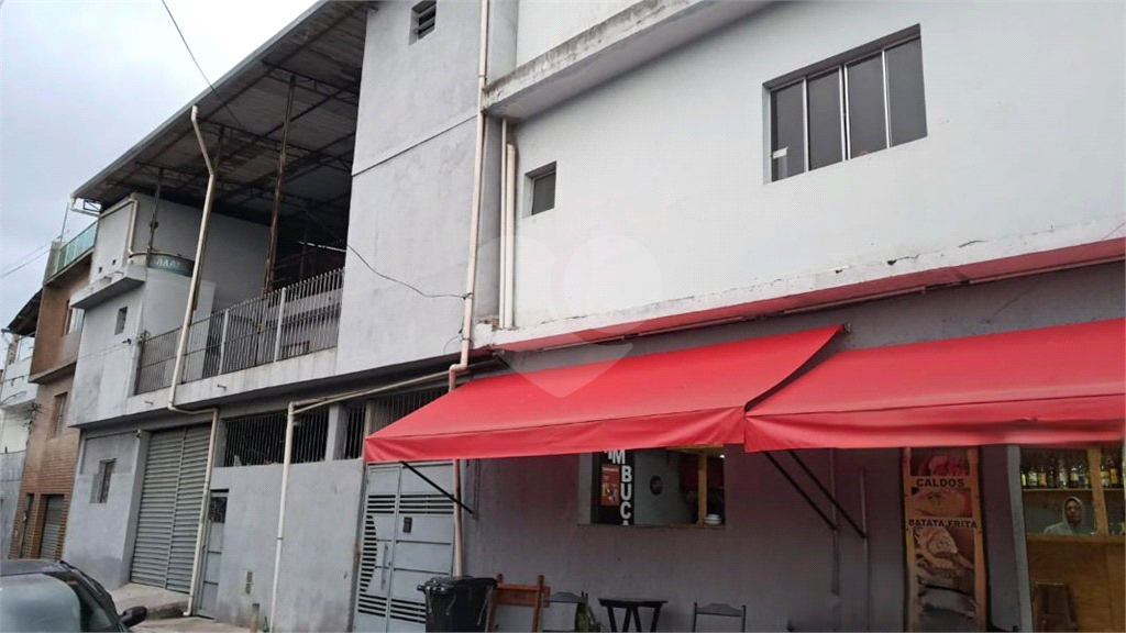 Sobrado à Venda | 430 m² | 2 dormitórios (1 suíte) | 3 edículas | 2 vagas na Vila Zatt!