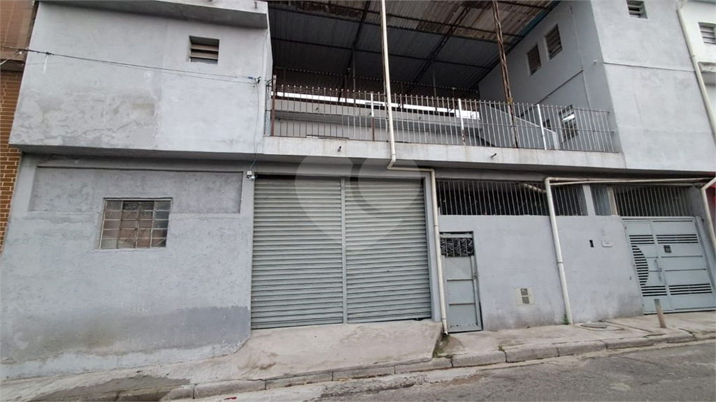 Sobrado à Venda | 430 m² | 2 dormitórios (1 suíte) | 3 edículas | 2 vagas na Vila Zatt!