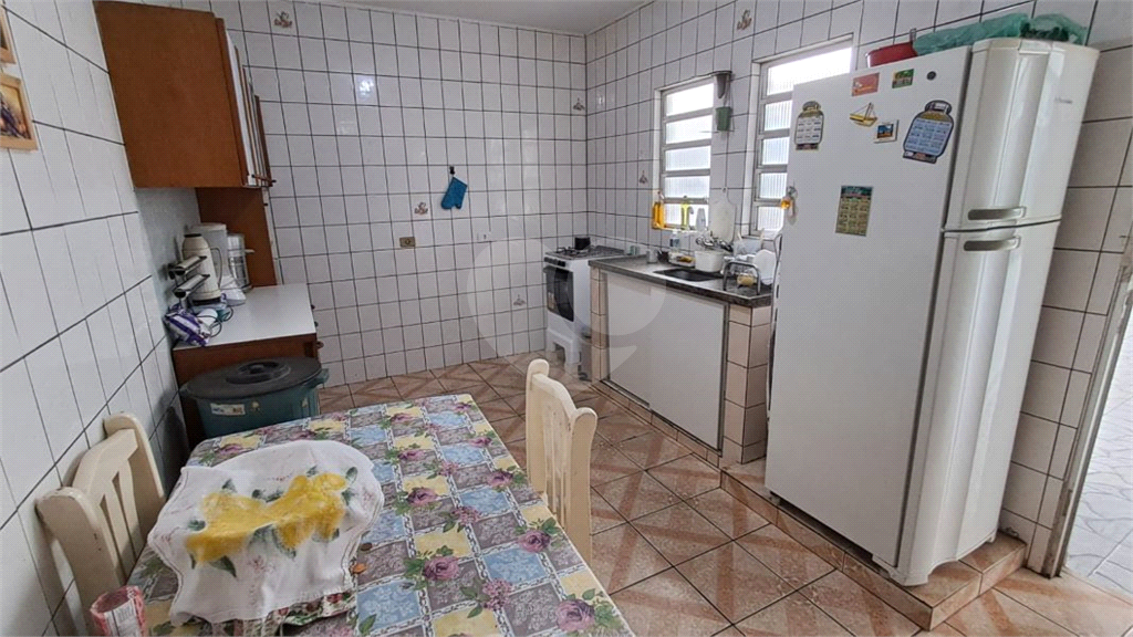 Sobrado à Venda | 430 m² | 2 dormitórios (1 suíte) | 3 edículas | 2 vagas na Vila Zatt!