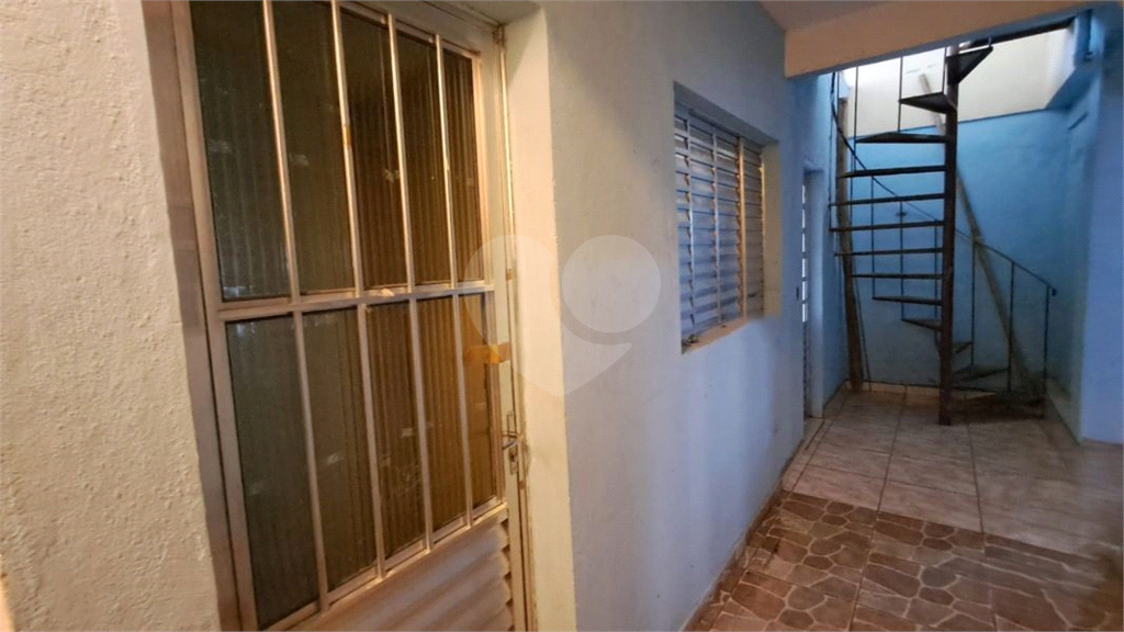 Sobrado à Venda | 430 m² | 2 dormitórios (1 suíte) | 3 edículas | 2 vagas na Vila Zatt!
