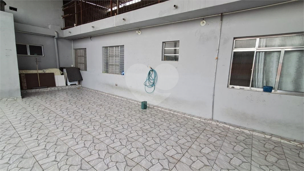 Sobrado à Venda | 430 m² | 2 dormitórios (1 suíte) | 3 edículas | 2 vagas na Vila Zatt!