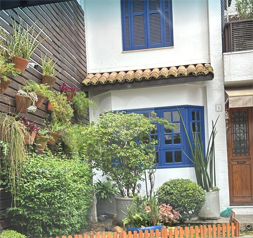 Casa de Vila de 111m² sala de estar de 2 ambientes com lavabo 3 quartos, 1 suíte na edícula Vila Olímpia