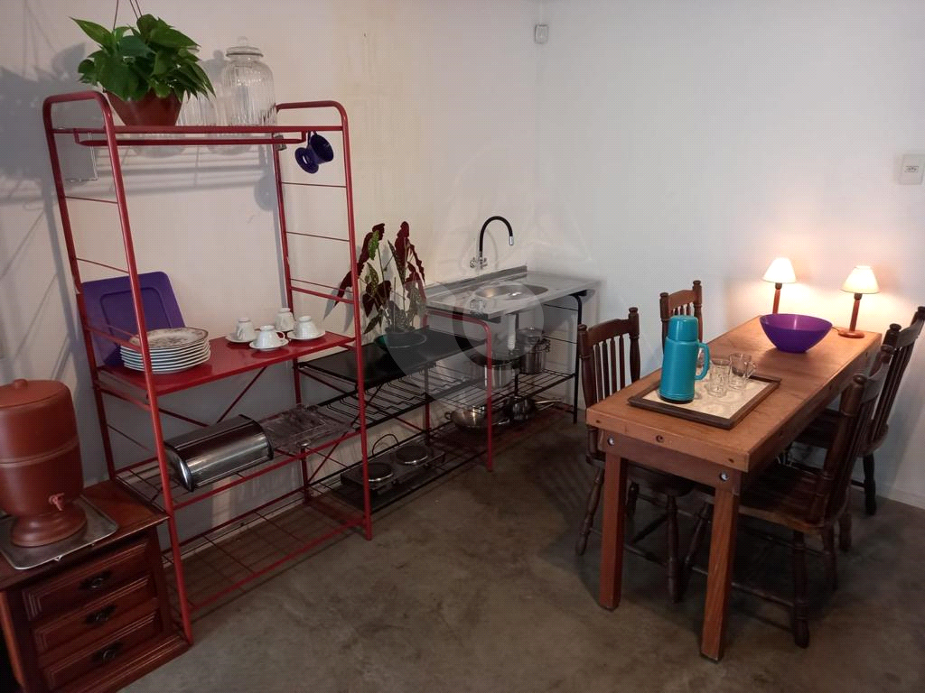 Casa de 252m² de 2 quartos com um galpão e casa conjuntos com 252m²  em PInheiros.