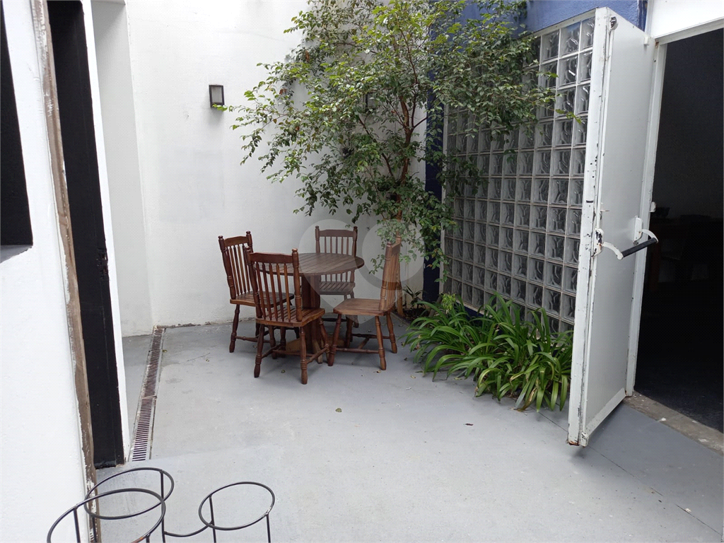 Casa de 252m² de 2 quartos com um galpão e casa conjuntos com 252m²  em PInheiros.