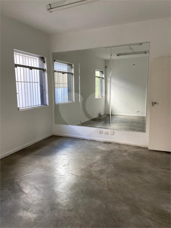 Casa de 252m² de 2 quartos com um galpão e casa conjuntos com 252m²  em PInheiros.
