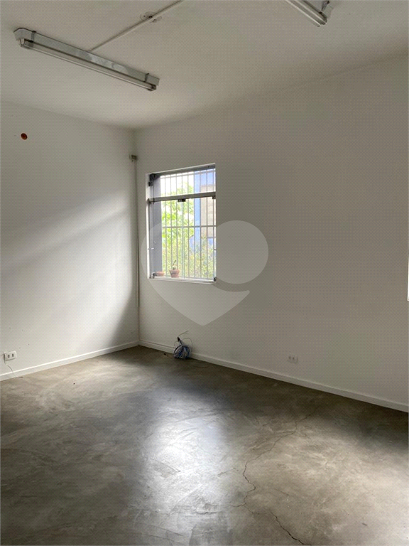 Casa de 252m² de 2 quartos com um galpão e casa conjuntos com 252m²  em PInheiros.